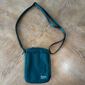 Lululemon Teal Crossbody Bag Small 7”X5”X2” Outside Pocket Strap 50”
